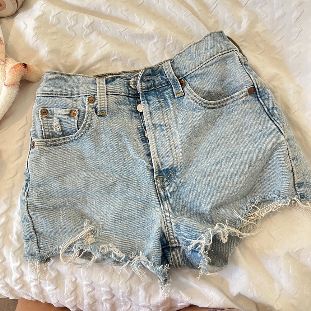 levi’s shorts size 23